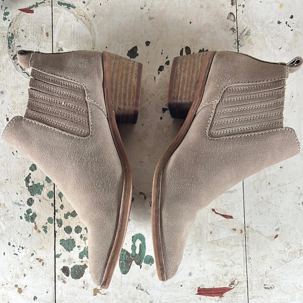 Dolce Vita > Women's Tan Ankle Boots 8 - Picture 3 of 11